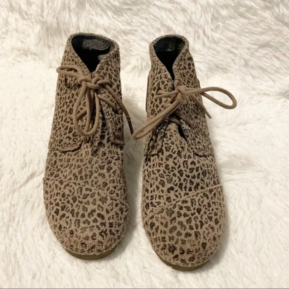 Toms Desert Taupe Cheetah Animal Print Lace Up Bootie Youth Size 2